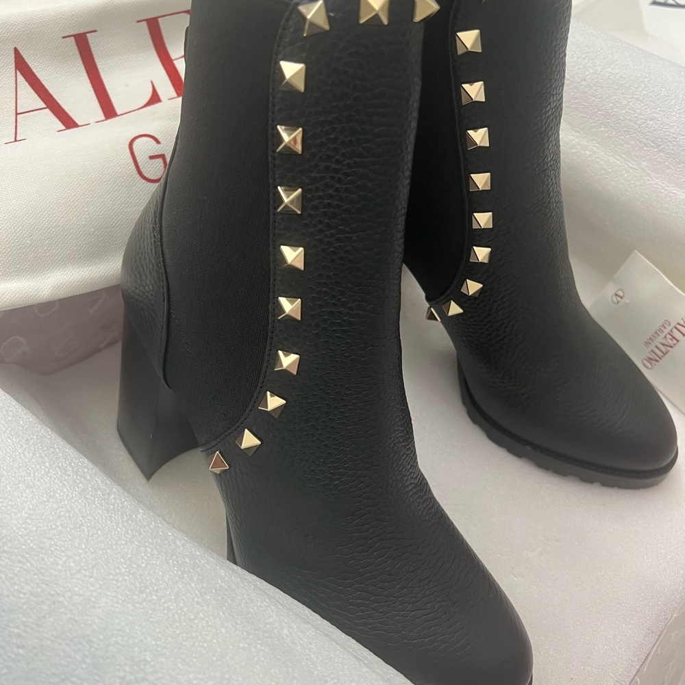 SOLD Brand New Valentino Black and Gold studs womens boots Size US 7 - Picture 8 of 10